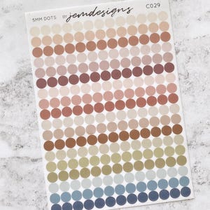 以下が含まれることがあります： 薄い茶色から濃い青へのグラデーションで、5mmのドットステッカーのシートです。シートには「5MM DOTS by jemdesigns C029」とラベルが貼られています。