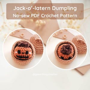 Puede incluir: Un documento digital titulado Jack-o'-lantern Dumpling No-sew PDF Crochet Pattern que muestra dos im&aacute;genes circulares de una peque&ntilde;a bola de masa tejida a ganchillo de color naranja con forma de calabaza, tallo marr&oacute;n oscuro, rasgos negros y mejillas rosadas.