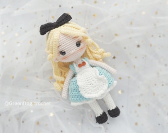 Modèle amigurumi de poupée au crochet pour Alice (PDF en anglais (termes américains), Español, Português(BR), Deutsche, Français)