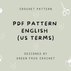 Peut inclure: Un fond vert avec des illustrations blanches d'accessoires de couture et le texte "CROCHET PATTERN PDF PATTERN ENGLISH (US TERMS) DESIGNED BY GREEN FROG CROCHET"