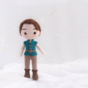 Amigurumi pattern crochet doll pattern Flynn (PDF in English (US terms), Español, Português(BR), Deutsche, Français)