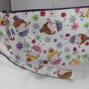9BC - Bailarina em bolsa branca, grande - @ 8 1/2"x 5 1/2", acolchoada, de pé, algodão, alça removível, MJSEWS2