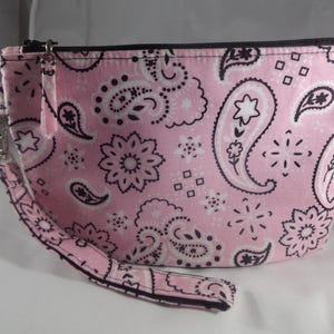 10BC - Clutch bandana rosa, grande - @ 8 1/2"x 5 1/2", acolchoada, de pé, algodão, alça removível, MJSEWS2