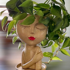 Home Oniship Art Deco side pose Girl Planter