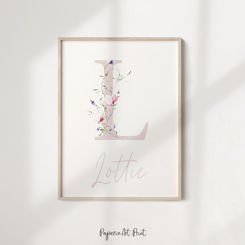 Peter Kanin Barnrumstavlor | Namntryck med bebisen | Barnrumsdekor med Flopsy Kanin | Väggkonst med blommotiv för barnkammaren | Babydekor | Beatrix Potter Set om 3 bild 7