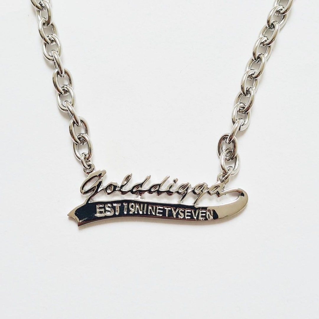 Vintage Deadstock Y2K Early 2000s Silver Golddigga Necklace