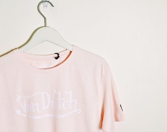 Deadstock vintage Nuovo con etichette Adulti Uomo Baby Rosa e Bianco T-shirt Von Dutch / T-shirt Von Dutch / Camicia Von Dutch / TAGLIE DISPONIBILI