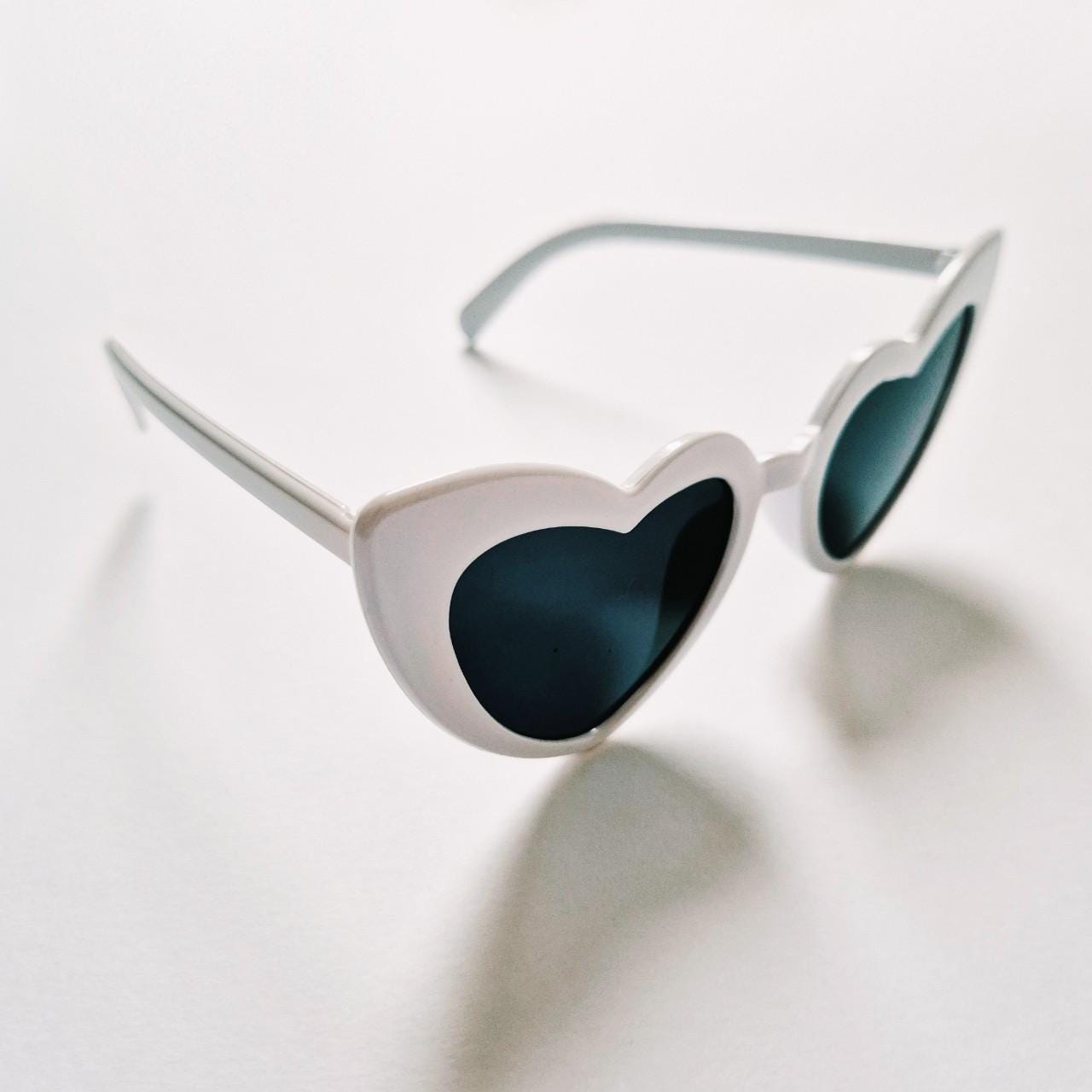 ?4Women White Heart Shaped Sunglasses Fashion Ski Goggles Oversize Love Glasses 61lzCcdsAYL._AC_SL1500_.jpg main image 4