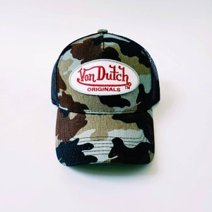 【Von Dutch】 ボンダッチ Camo Trucker ユニセックスキャップ Von Dutch Multi Camo Trucker Hat - Men's Hats in Camo | Buckle