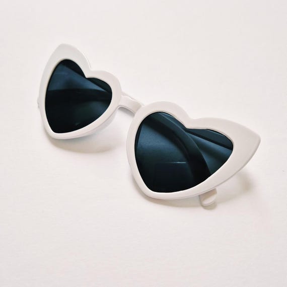 ?White Womens Heart Shaped Sunglasses Vintage Retro Glasses Vintage Alloy Temple Heart Frame Sunglasses | Retro Stage main image 2