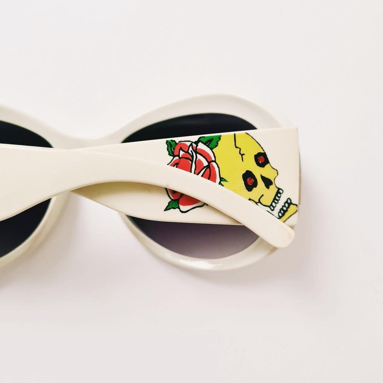 Ed Hardy  Vintage Y2K White Sunglasses Skulls  EHS 038 Glasses & Cloth New Vintage Y2K UNISEX Ed Hardy Sunglasses / Ed Hardy Glasses  main image 2