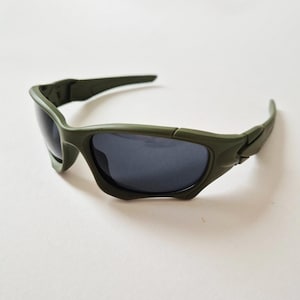 Vintage Unisex Y2K Style Khaki Army Green Sports Wrap Around Sunglasses / Wrap Glasses / Sports Glasses / Y2K Festival / Hiphop