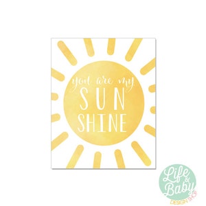 Op de afbeelding: Een gele aquarelzon met de tekst "You are my sunshine" in wit. De zon heeft een witte achtergrond.