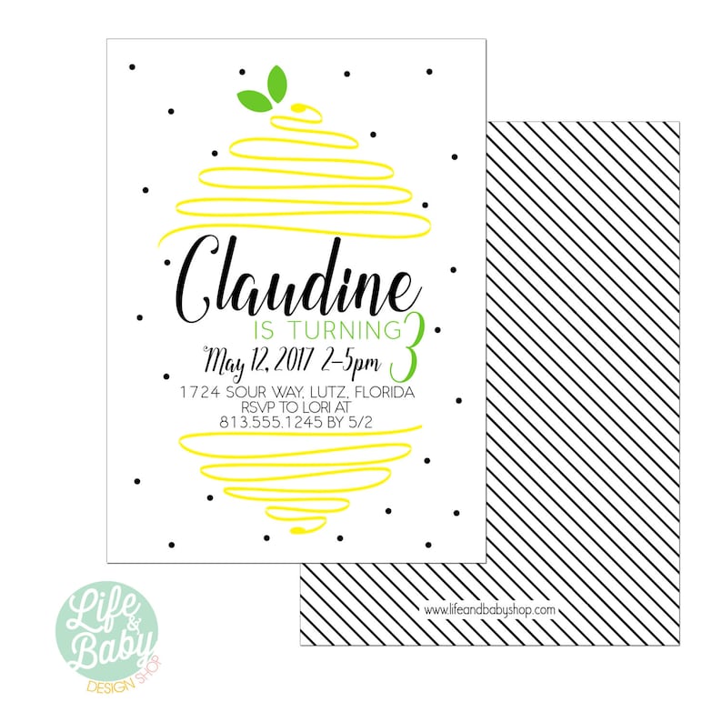 Puede incluir: Una invitaci&oacute;n de cumplea&ntilde;os en forma de lim&oacute;n amarillo y verde para una ni&ntilde;a llamada Claudine que cumple 3 a&ntilde;os. La invitaci&oacute;n tiene puntos negros y el texto "Claudine cumple 3 a&ntilde;os" y "12 de mayo de 2017 de 2 a 5 pm".