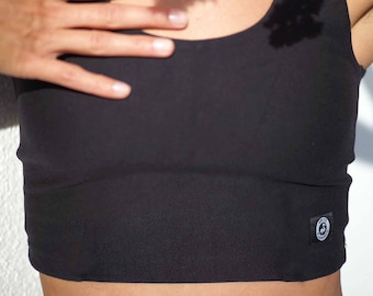 Schwarzes Yoga Top aus TENCEL Lyocell