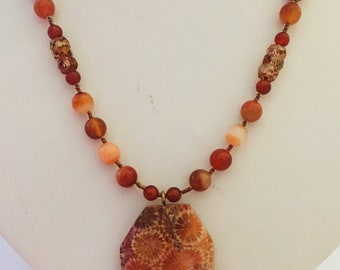 Karneol Halskette, Fossiler Stein Anhänger, FossilEr Korallen Anhänger, Roter Achat Halskette, Schmuck für Frauen, Fossiler Schmuck,
