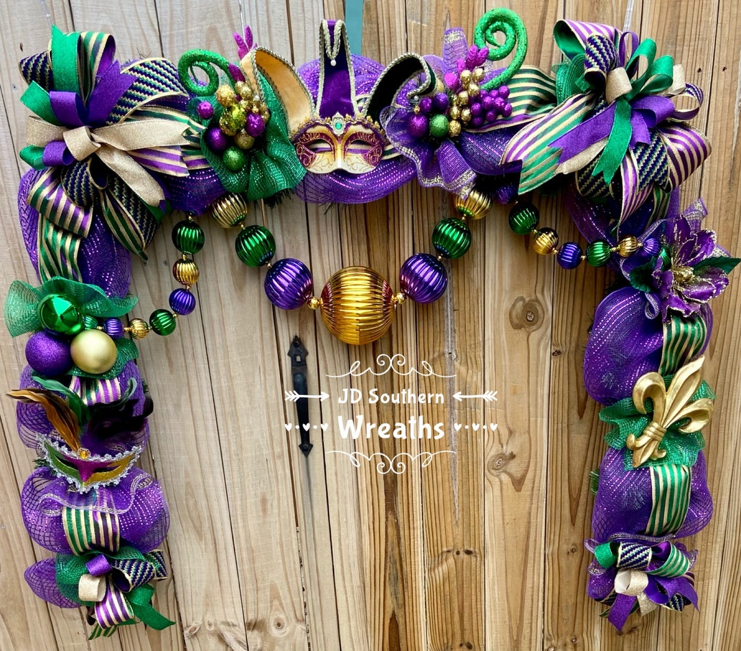 Mardi Gras Decorations: Signs, Wreaths, Balloons, & More