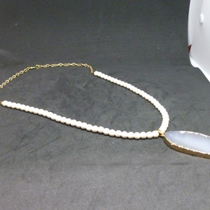 Cream Bead & Frosted Agate Pendant Necklace