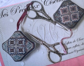 Reflets de Soie ~ Mes Precieux Ciseaux | Un diseño con cuentas | Pinkeep con cuentas | Mini kit | Gráfico y cuentas