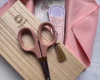 Tijeras de bordar Sakura Pink Kohana – ¡envío desde EE. UU.! Versión color topo 2026 con funda rosa/uva. ¡Costura!