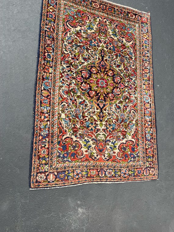Lilahan Hand-made Carpet 41" by 62"