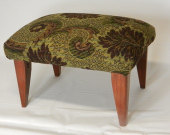 Small foot stool with floral needle point top; 12598-051B - R.H. Lee & Co.  Auctioneers