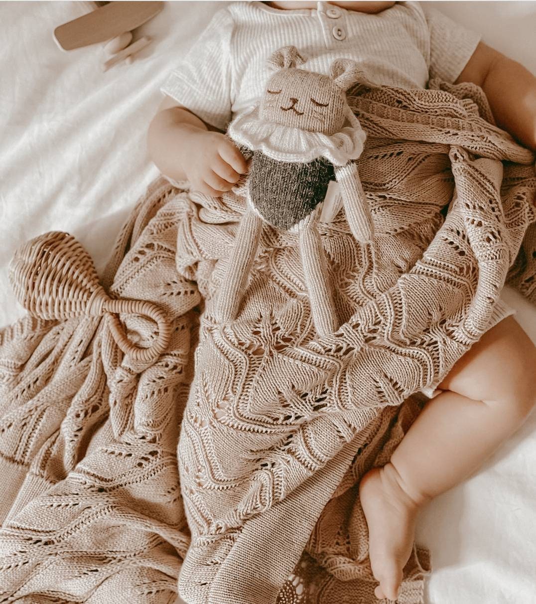 Neutral cheap baby blankets