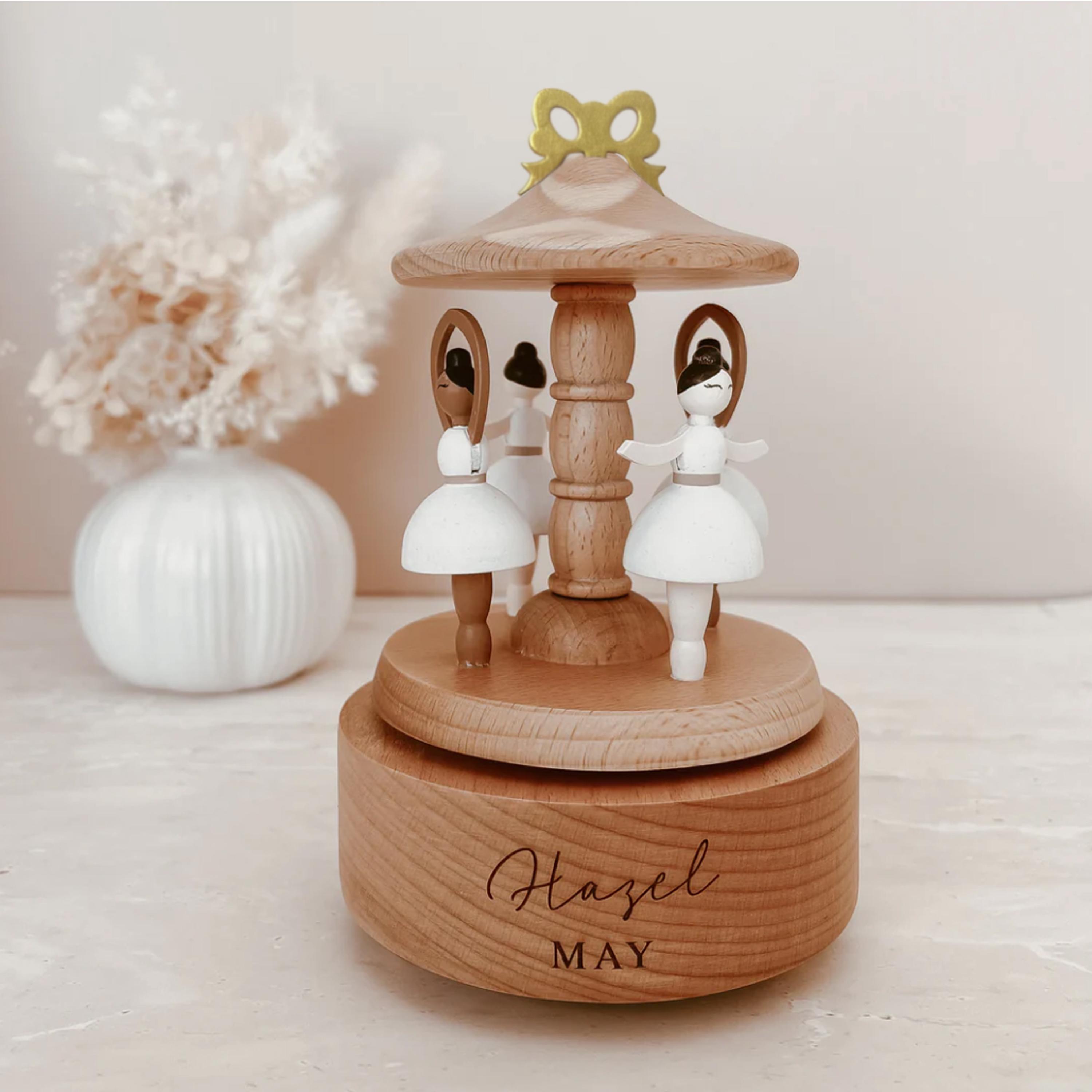 Carrusel musical de madera personalizado con bailarina - Caja de música de reliquia - Recuerdo grabado