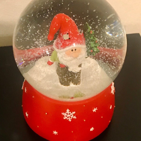 Musical Glass Snow Globe Santa Claus Gnome Water Globe, features a gnome dressed like Santa Claus plays a tune! Perfect Christmas gift!