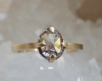 Salt and Pepper, Solitaire Oval, Hand Carved in 14k yellow gold