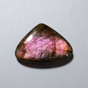 Cabujón de labradorita, cabujón en forma de corazón de labradorita, cabujón de espectrolita, cabujón de labradorita púrpura múltiple, mejor para envolver alambre, 24 MM