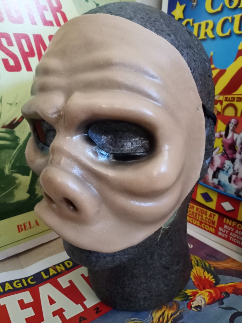 Twilight Zone Eye of the Beholder Doctor Mask image 4
