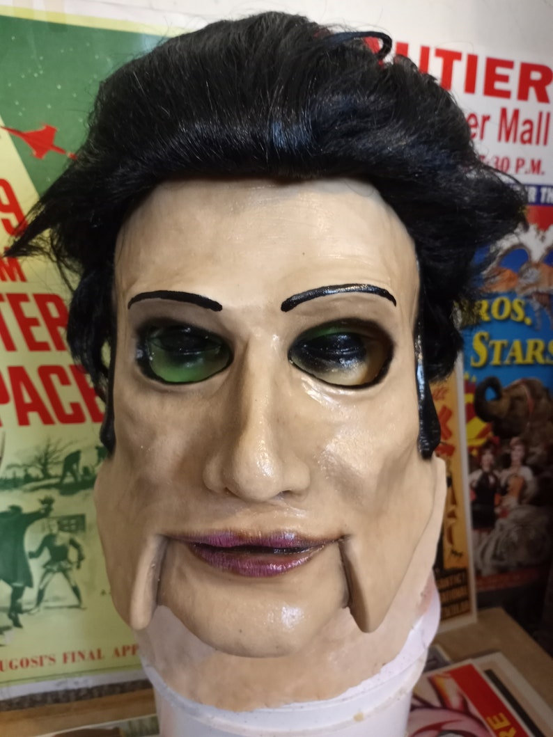 tourist trap mask