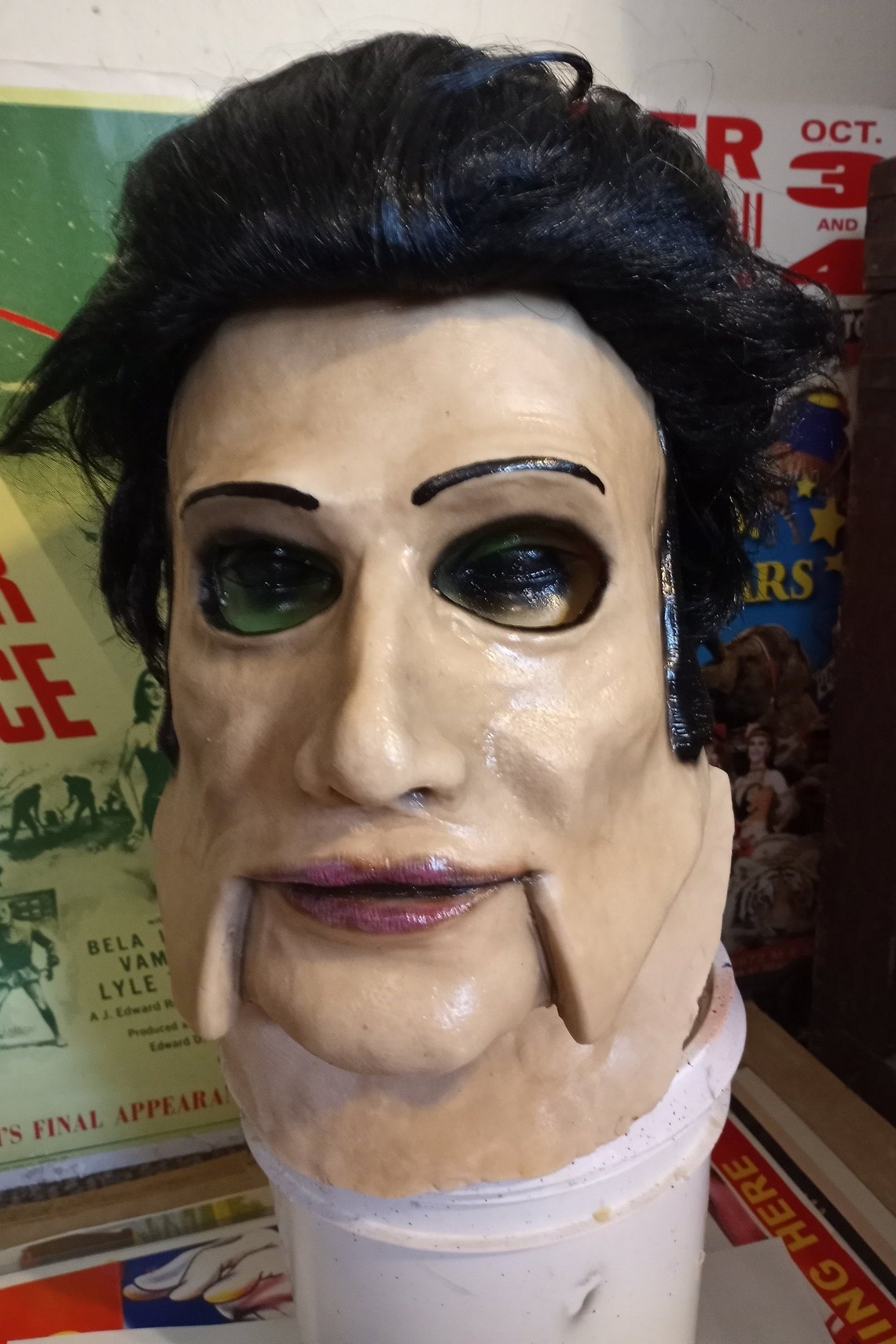 tourist trap mask