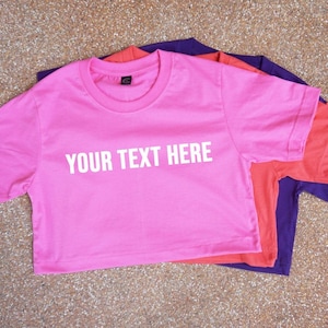 personalizzato personalizzato, il tuo testo qui crop top, t-shirt corta personalizzata, t-shirt orgoglio, crop top da donna, maglietta personalizzata, crop top per adolescenti