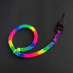 Pride Month Regenbogen Gewebte Paracord Kamerahandschlaufe, PGUK, Seilgurt für DSLR, Fotograf Geschenk, Gay Pride, LGBTQ, Pride 2020
