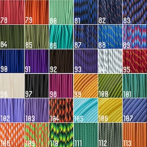 Peut inclure: Une collection de 113 couleurs diff&eacute;rentes de paracorde, un type de cordon en nylon r&eacute;sistant, dispos&eacute;es en grille. Chaque couleur est affich&eacute;e dans un carr&eacute; s&eacute;par&eacute;.