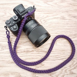 Alça de pescoço personalizada para câmera de paracord - PGUK - Clipes de metal - 77 cores - Presente para fotógrafo - Alças para DSLR - Compatível com Canon, Nikon, Sony e mais