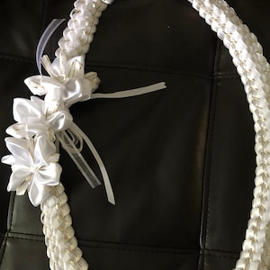 Kamakanui (big eyes - loved by many) All white Deluxe Ribbon Lei