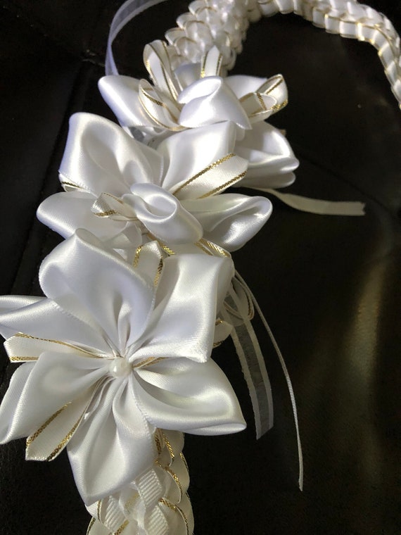 Kamakanui (big Eyes - Loved by Many) All White Deluxe Ribbon Lei