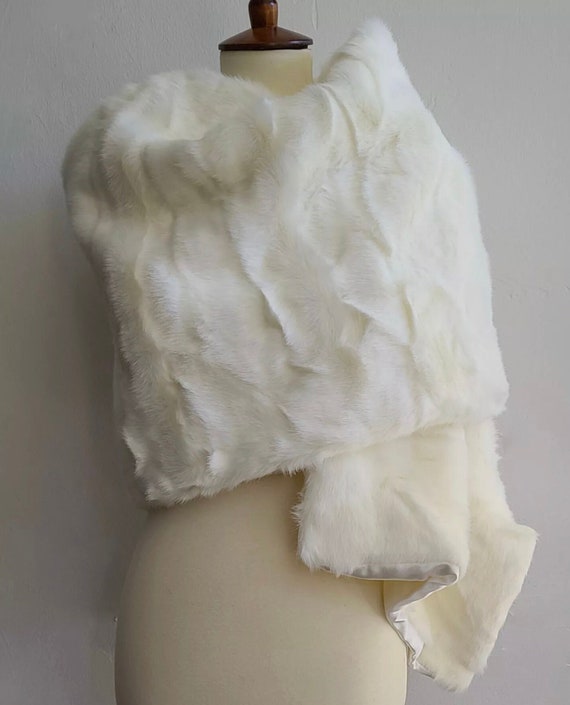 Vintage Large Old Hollywood Style Soft Faux Fur W… - image 1