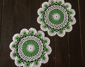 Crocheted Doily, French Craftsmanship, Creation by Sylvette Raisonnier, La Ronde Des Cœurs, 30cm, White - UK