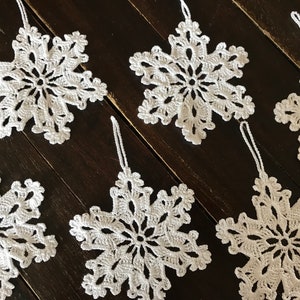 Beautifully crochet set of 10 snowflakes/Christmas tree decoration/Christmas ornament/handmade gift