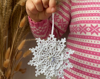 Beautifully crochet snowflakes with crystal/Christmas tree decoration/Christmas ornament/handmade gift