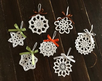 White crochet Christmas snowflakes, set of 7 crochet snowflakes, Christmas ornaments, Christmas tree decoration, handmade gift