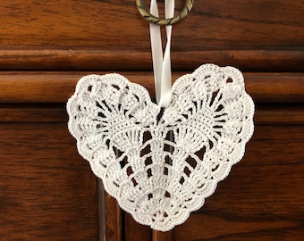 Valentine doily/Crochet heart shaped doilies/Crochet tablecloth/Handmade gift