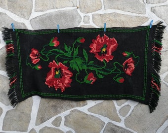 Vintage Embroidered Folk Art Tapestry Rug: Handwoven Wall Decor (40.2 x 22.4 in)