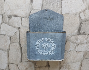 Vintage Zinc Wall Planter: Ib Laursen Garden Decor (Dried Flowers)