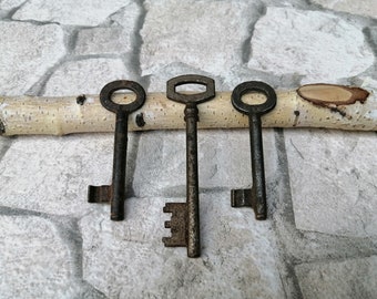 Cast Iron Skeleton Keys: Antique Salvage Wedding Decor (Lot of 3)