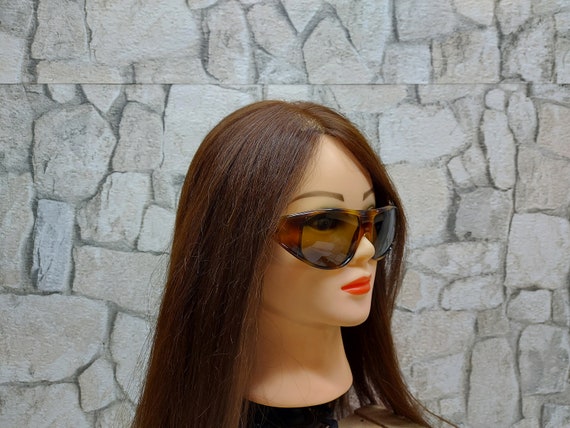 A la venta Gafas de sol vintage Usadas Condición con lentes - Etsy